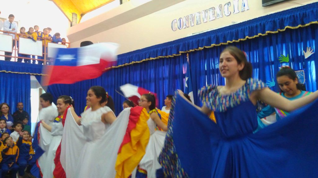 Acto Dia de la Conjvivencia Escolar Danzas Latinoamericanas (2)